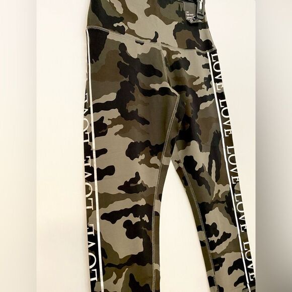 New York & Company Soho Street yoga pants green Camo size M with reflective LOVE - Picture 2 of 7